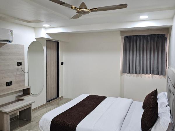 HOTEL R K VILLA : photo 5 de la chambre chambre lit king-size standard