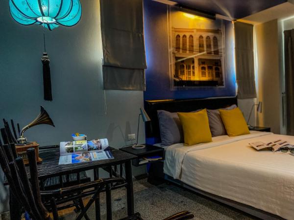 Sino Inn Phuket Hotel - SHA Plus : photo 4 de la chambre chambre double ou lits jumeaux supérieure avec balcon