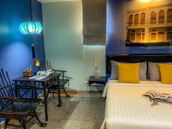 Sino Inn Phuket Hotel - SHA Plus : photo 8 de la chambre chambre double ou lits jumeaux supérieure avec balcon