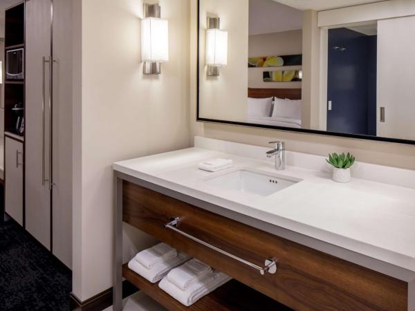 Hilton Garden Inn Waikiki Beach : photo 6 de la chambre chambre avec 2 lits doubles