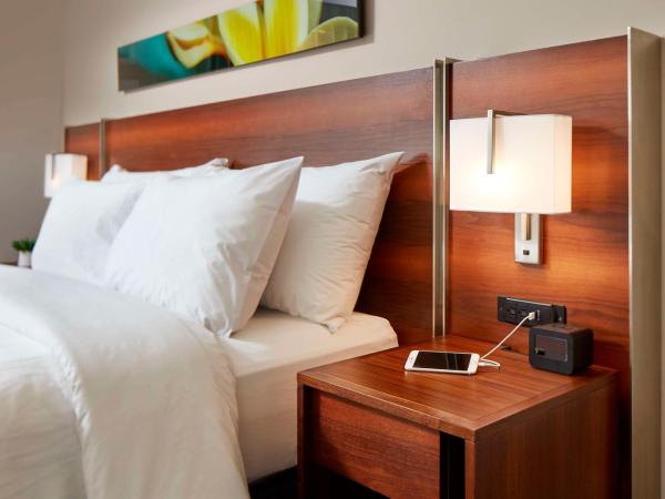 Hilton Garden Inn Waikiki Beach : photo 3 de la chambre suite lit king-size - accessible aux personnes à mobilité réduite