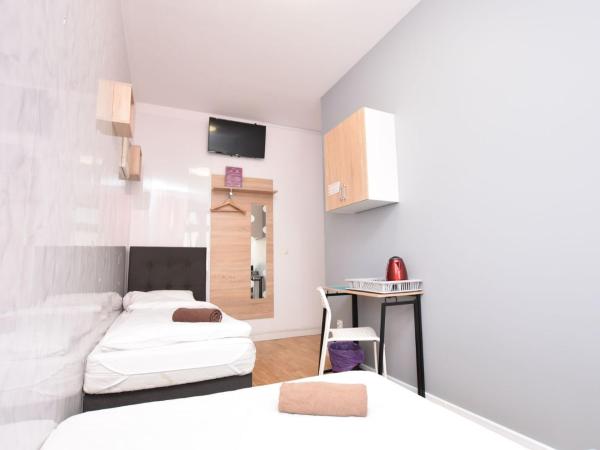 City Central Hostel - Pokoje prywatne : photo 2 de la chambre chambre triple avec salle de bains commune