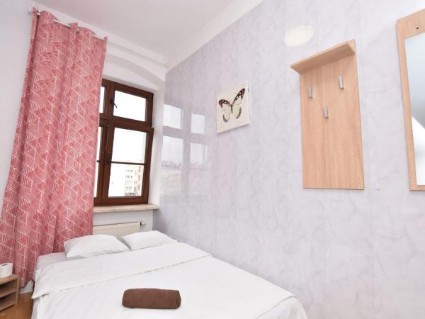 City Central Hostel - Pokoje prywatne : photo 2 de la chambre chambre double avec salle de bains commune