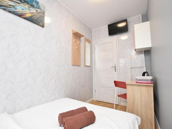 City Central Hostel - Pokoje prywatne : photo 2 de la chambre chambre double avec salle de bains commune