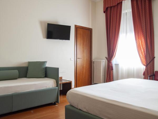 Hotel San Guido : photo 1 de la chambre chambre double ou lits jumeaux avec lit d'appoint