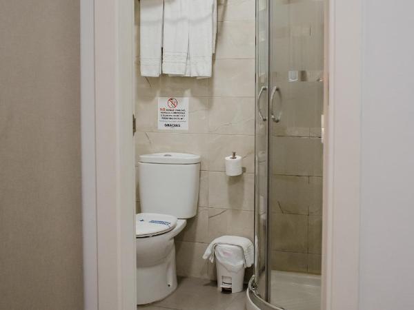 Pensión Mastil 16 : photo 9 de la chambre chambre triple avec balcon