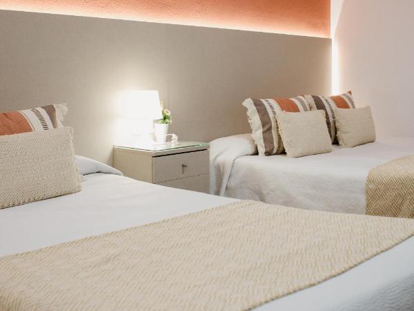 Pensión Mastil 16 : photo 5 de la chambre chambre triple avec balcon