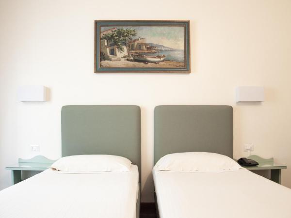 Hotel San Guido : photo 9 de la chambre chambre double ou lits jumeaux standard