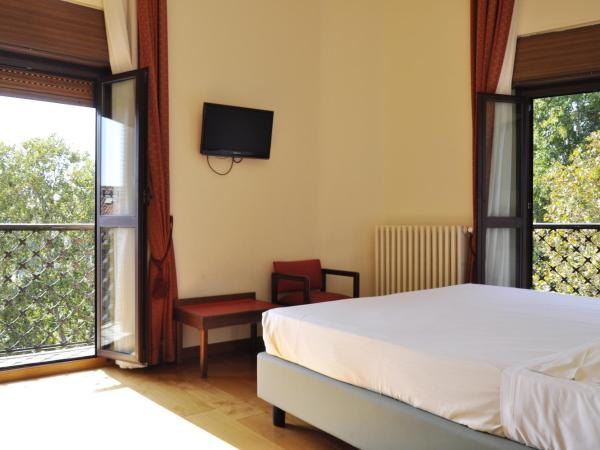 Hotel San Guido : photo 1 de la chambre chambre double ou lits jumeaux standard avec balcon