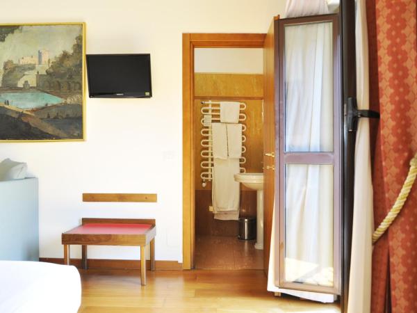 Hotel San Guido : photo 6 de la chambre chambre double ou lits jumeaux avec lit d'appoint