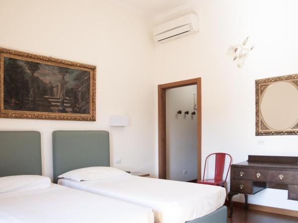 Hotel San Guido : photo 4 de la chambre chambre double ou lits jumeaux avec lit d'appoint