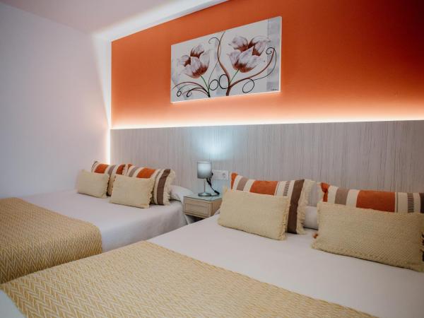 Pensión mastil 16. P2 : photo 9 de la chambre chambre quadruple avec salle de bains privative