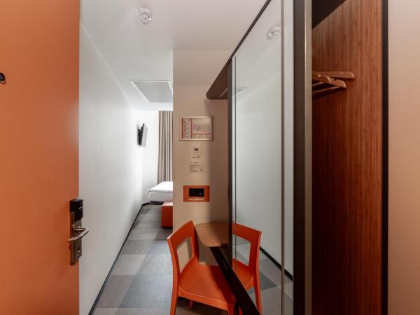 easyHotel Maastricht City Centre : photo 9 de la chambre petite chambre double