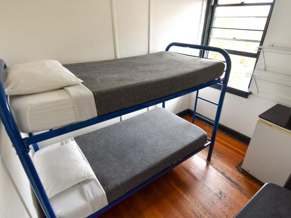 Ocean Island Inn | Backpackers | Suites : photo 3 de la chambre petite chambre lits jumeaux