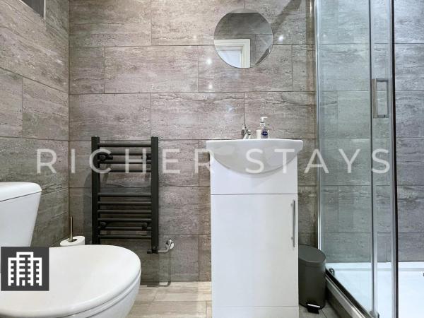 Hackney Suites - En-suite rooms & amenities : photo 4 de la chambre chambre double avec salle de bains privative