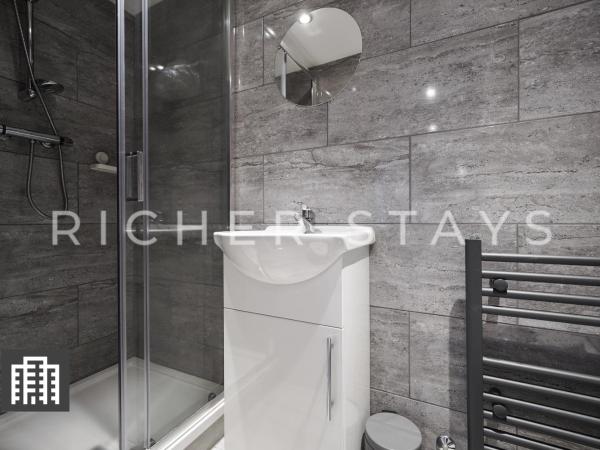 Hackney Suites - En-suite rooms & amenities : photo 3 de la chambre chambre double avec salle de bains privative