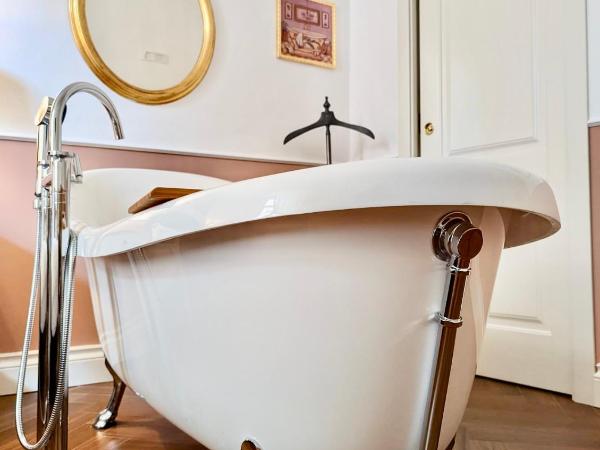 Macchiato Suites Boutique Guest House : photo 10 de la chambre chambre double deluxe avec baignoire