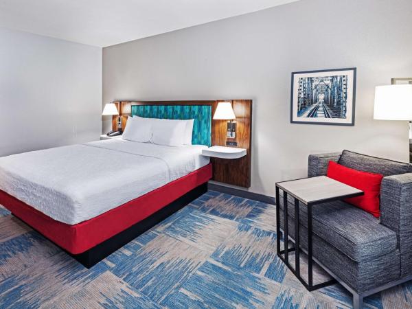 Hampton Inn and Suites Houston Central : photo 1 de la chambre chambre lit king-size - non-fumeurs