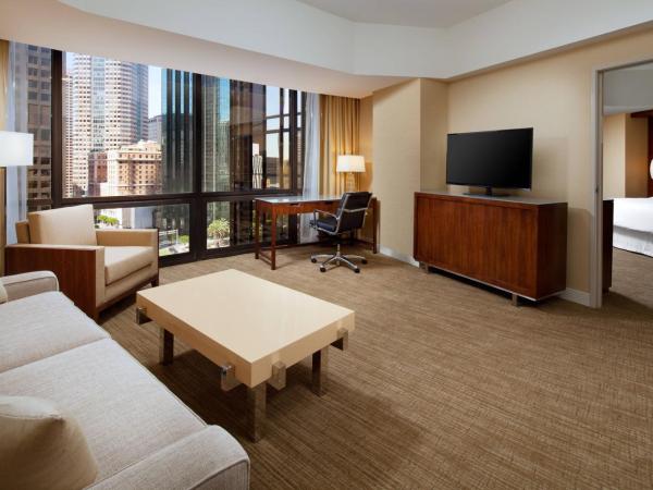 The Westin Bonaventure Hotel & Suites, Los Angeles : photo 7 de la chambre suite tour 1 chambre avec lit king-size et canapé-lit - vue sur ville