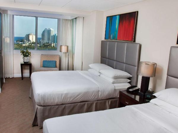 GALLERY One - A DoubleTree Suites by Hilton Hotel : photo 1 de la chambre suite 2 lits queen-size avec balcon - vue sur cours d'eau