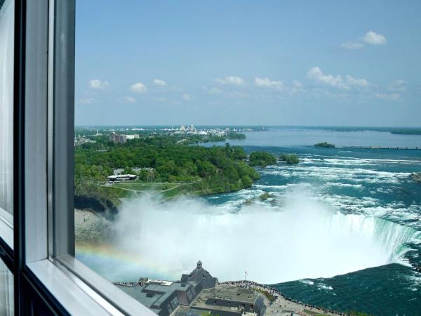 Embassy Suites by Hilton Niagara Falls/ Fallsview : photo 3 de la chambre queen suite with horseshoe falls view - high floor