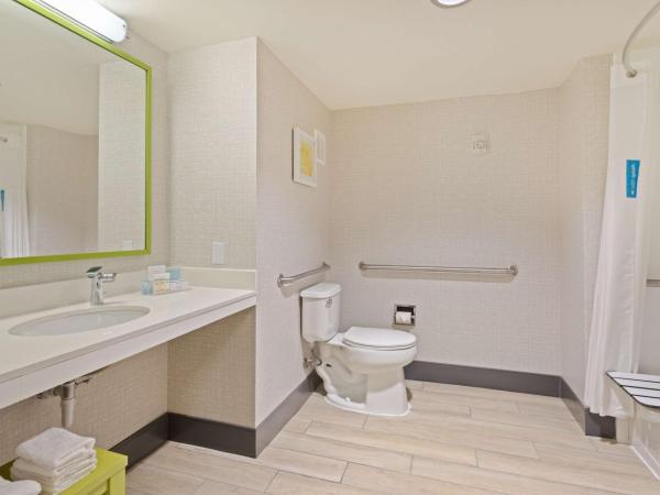 Hampton Inn Jacksonville-I-295 East/Baymeadows : photo 3 de la chambre chambre double avec 2 lits queen-size et baignoire - accessible aux personnes à mobilité réduite