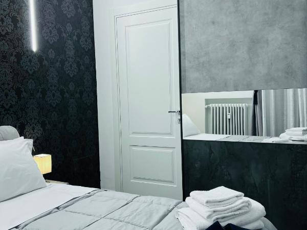 Seven Nights Bologna : photo 9 de la chambre chambre double avec salle de bains privative