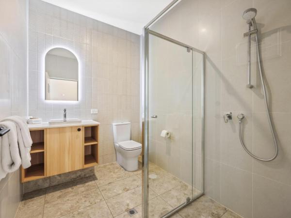 Comfort Inn Regal Park : photo 4 de la chambre chambre lit king-size exécutive