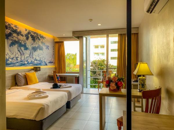 Sino House Phuket Hotel - SHA Plus : photo 4 de la chambre chambre double ou lits jumeaux avec balcon