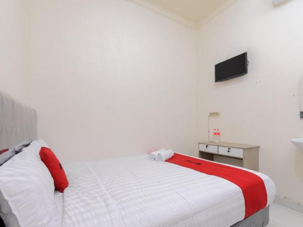 RedDoorz at Meruya Utara : photo 3 de la chambre chambre double standard