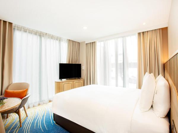 Holiday Inn Express & Suites Bangkok Central Pier, an IHG Hotel : photo 1 de la chambre suite lit queen-size