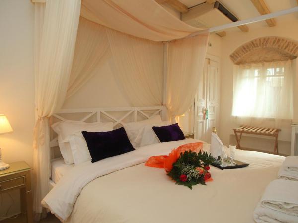 The Aigli : photo 7 de la chambre suite black and white