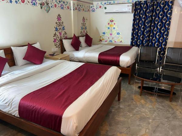 Virasat Mahal Heritage Hotel : photo 1 de la chambre chambre quadruple standard