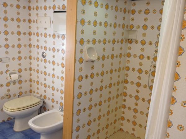 B&B Casa Mancini : photo 2 de la chambre chambre double avec salle de bains privative