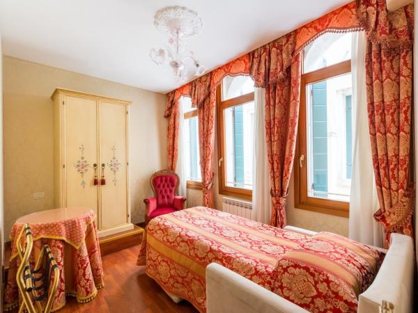 Locanda Al Leon : photo 7 de la chambre chambre triple