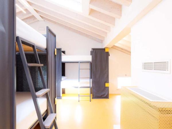 Nomad Hostel : photo 4 de la chambre lit superposé dans dortoir mixte de 14 lits