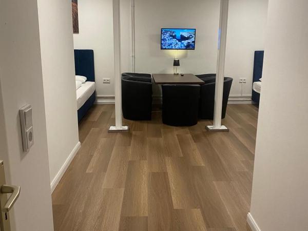 Hanseat Apartments : photo 4 de la chambre chambre quadruple avec salle de bains privative