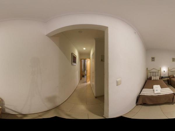 Hotel Maritimo : photo 3 de la chambre chambre familiale supérieure