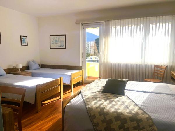 Hotel Rondinella Locarno : photo 4 de la chambre chambre quadruple avec balcon 