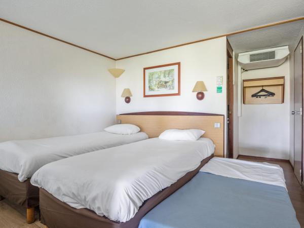 Campanile Brive-La-Gaillarde Ouest : photo 1 de la chambre chambre avec 1 lit double et 1 lit junior