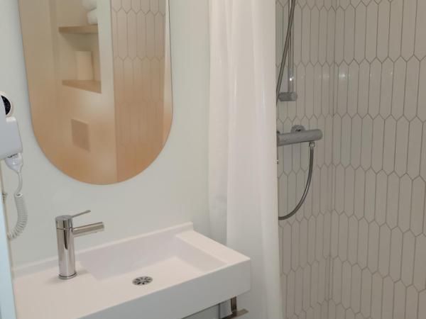 Hôtel et Résidence Les Lauréades Clermont-Ferrand Centre Jaude : photo 6 de la chambre studio supérieur