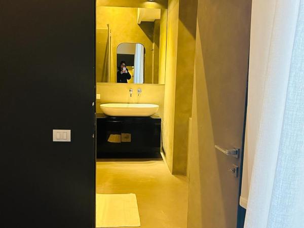 Central Hostel Milano : photo 3 de la chambre chambre double avec salle de bains privative