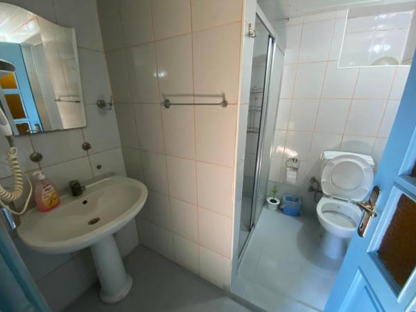 Camel Hotel & Apart : photo 6 de la chambre chambre quadruple avec salle de bains privative