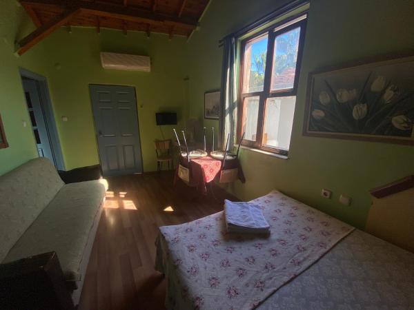 Camel Hotel & Apart : photo 2 de la chambre chambre quadruple avec salle de bains privative