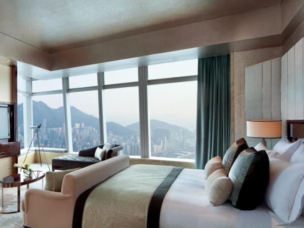 The Ritz-Carlton Hong Kong : photo 6 de la chambre suite carlton - vue sur panorama urbain et port victoria