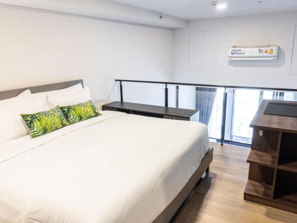 Ramada By Wyndham Bangkok Sukhumvit 87 : photo 5 de la chambre deluxe duplex, 1 king bed, non-smoking