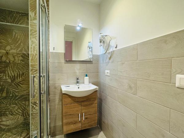 Hostel Mancini Naples : photo 1 de la chambre chambre simple avec salle de bains commune