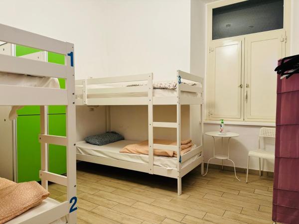 Hostel Mancini Naples : photo 7 de la chambre lit dans dortoir mixte de 4 lits