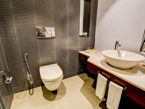 The Corinthians Resort & Club : photo 5 de la chambre classic room with 10% discount on food and soft beverages , spa , saloon and laundry(only washing and ironing)