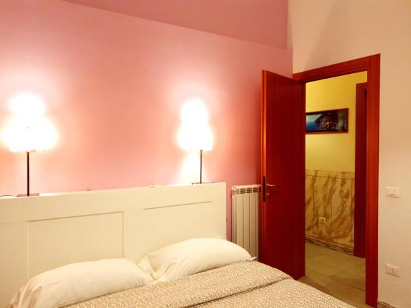 Hostel Mancini Naples : photo 2 de la chambre chambre double avec salle de bains commune